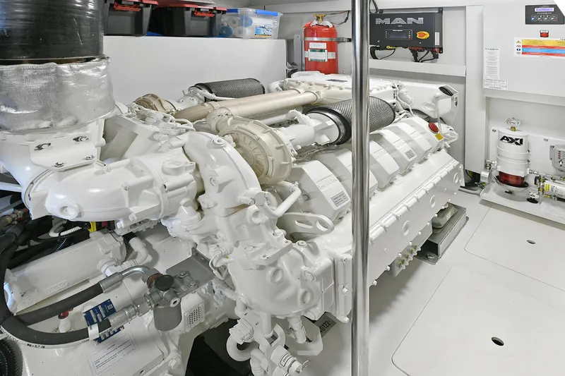 Slide: The Image of Azimut 72 FLY 2022 - 55