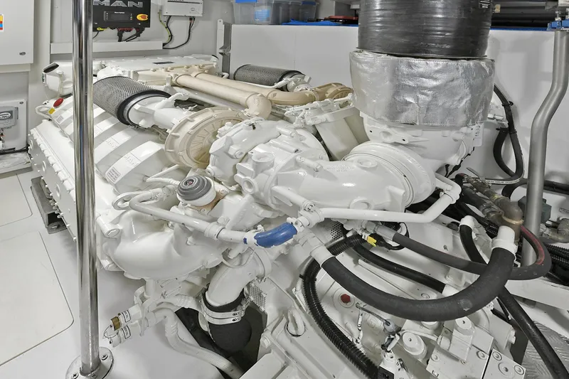 Slide: The Image of Azimut 72 FLY 2022 - 56