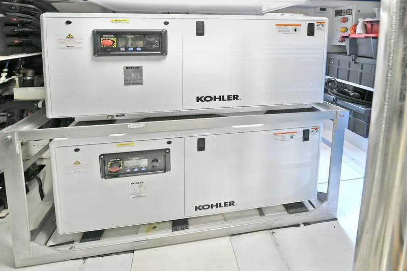 Slide: The Image of Azimut 72 FLY 2022 - 58