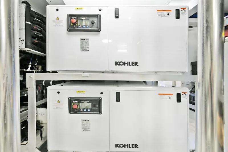 Slide: The Image of Azimut 72 FLY 2022 - 59