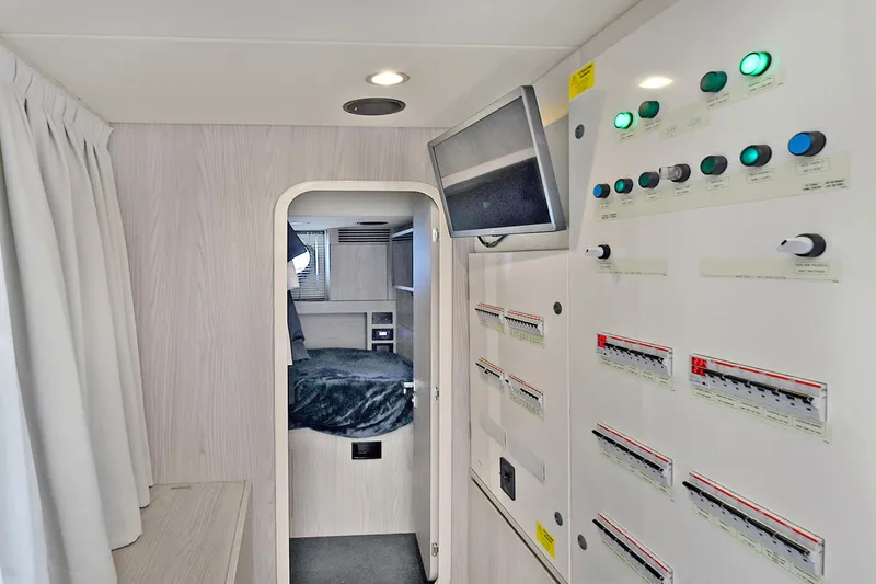 Slide: The Image of Azimut 72 FLY 2022 - 60