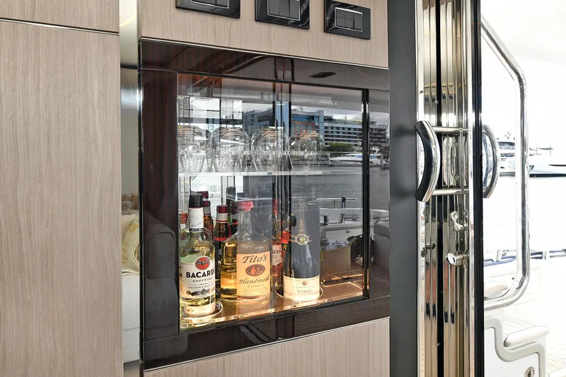 Slide: The Image of Azimut 72 FLY 2022 - 69