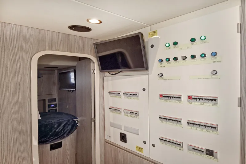 Slide: The Image of Azimut 72 FLY 2022 - 72