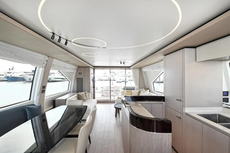 Slide: The Image of Azimut 72 FLY 2022 - 83