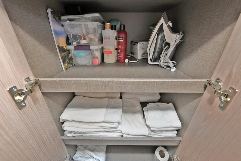 Slide: The Image of Azimut 72 FLY 2022 - 90