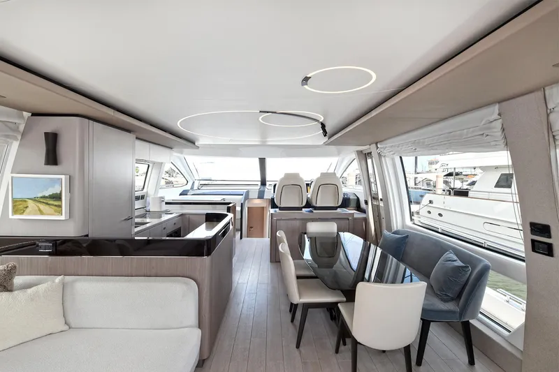 Slide: The Image of Azimut 72 FLY 2022 - 91