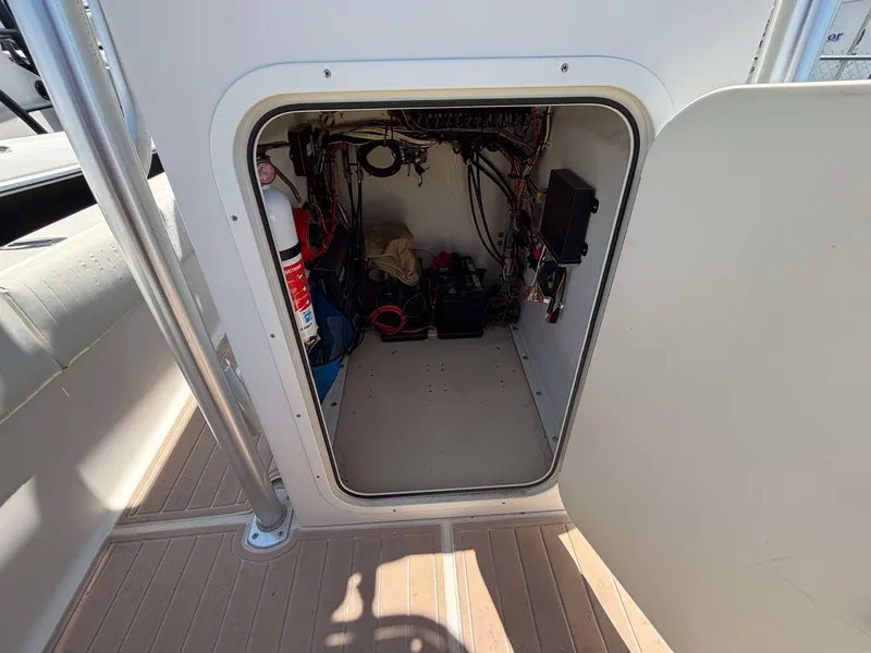 Slide: The Image of 2009 Andros Tarpon 26 storage compartment with wiring and fire extinguisher. - 11
