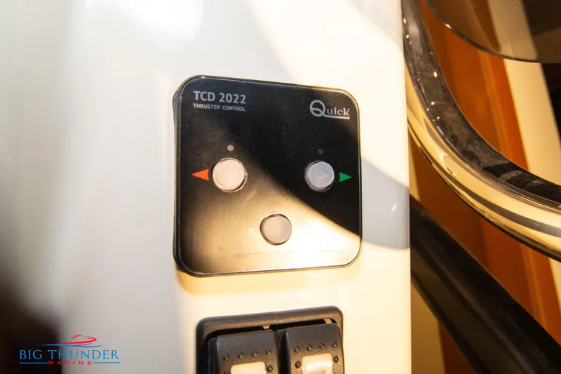 Slide: The Image of Capoforte FX270 2024 thruster control panel with Quick TCD 2022 system. - 43