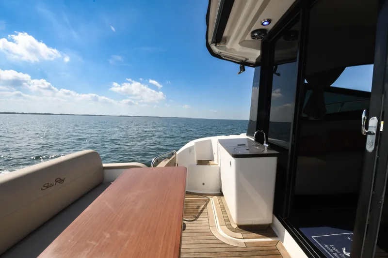 Slide: The Image of Sea Ray 470 Sundancer 2016 - 22