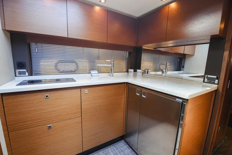 Slide: The Image of Sea Ray 470 Sundancer 2016 - 46