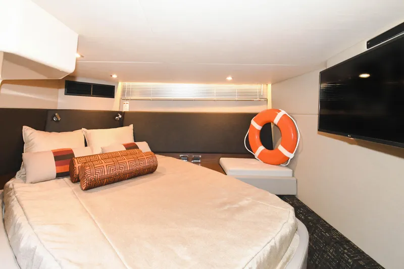 Slide: The Image of Sea Ray 470 Sundancer 2016 - 53