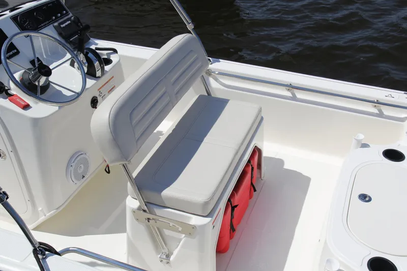 Slide: The Image of Boston Whaler 150 Montauk 2024 - 6