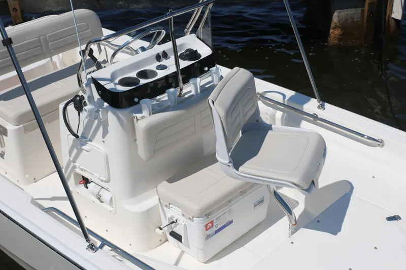 Slide: The Image of Boston Whaler 150 Montauk 2024 - 7