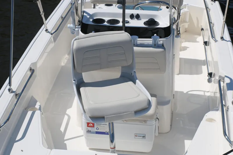 Slide: The Image of Boston Whaler 150 Montauk 2024 - 8
