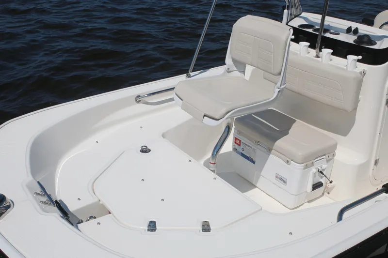 Slide: The Image of Boston Whaler 150 Montauk 2024 - 9