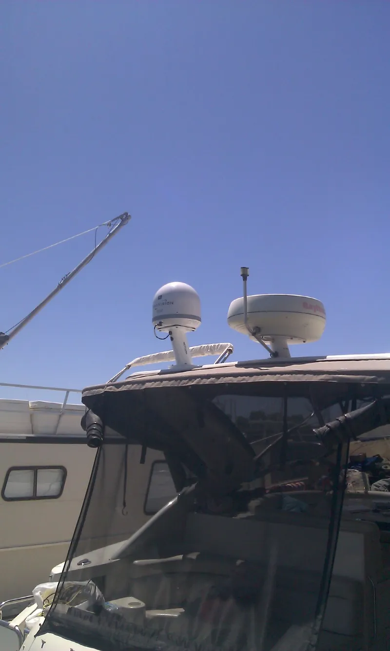 Slide: The Image of 2001 Regal 4160 Commodore yacht with radar equipment under clear blue sky. - 10