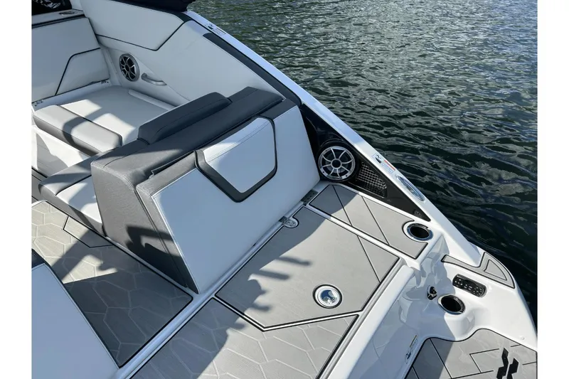 Slide: The Image of Yamaha 252XE 2024 - 15