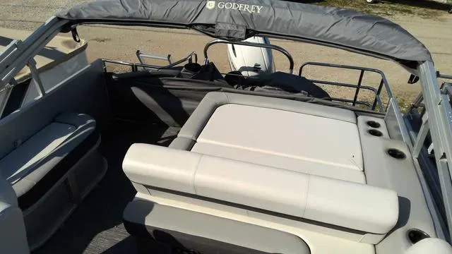 Slide: The Image of 2024 Sweetwater SW 2286 SFL pontoon boat with spacious seating and sunshade. - 5
