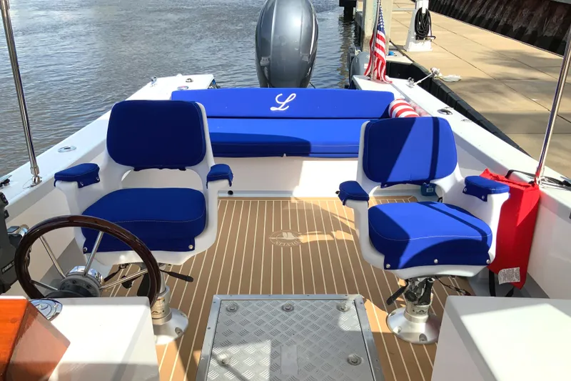 Slide: The Image of 22 Devlin - Aft deck and seating - 12