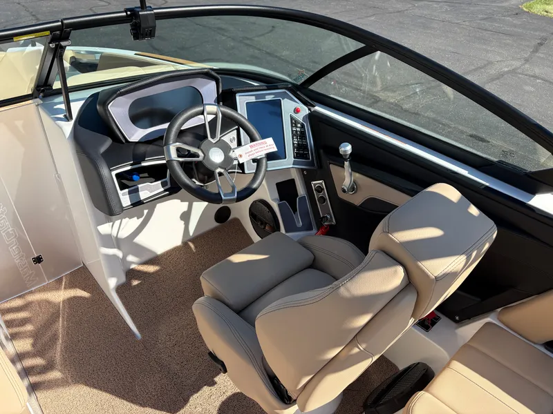 Slide: The Image of MasterCraft XT22 2023 - 10