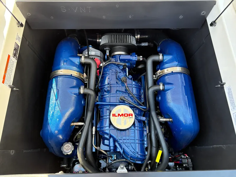 Slide: The Image of MasterCraft XT22 2023 - 18