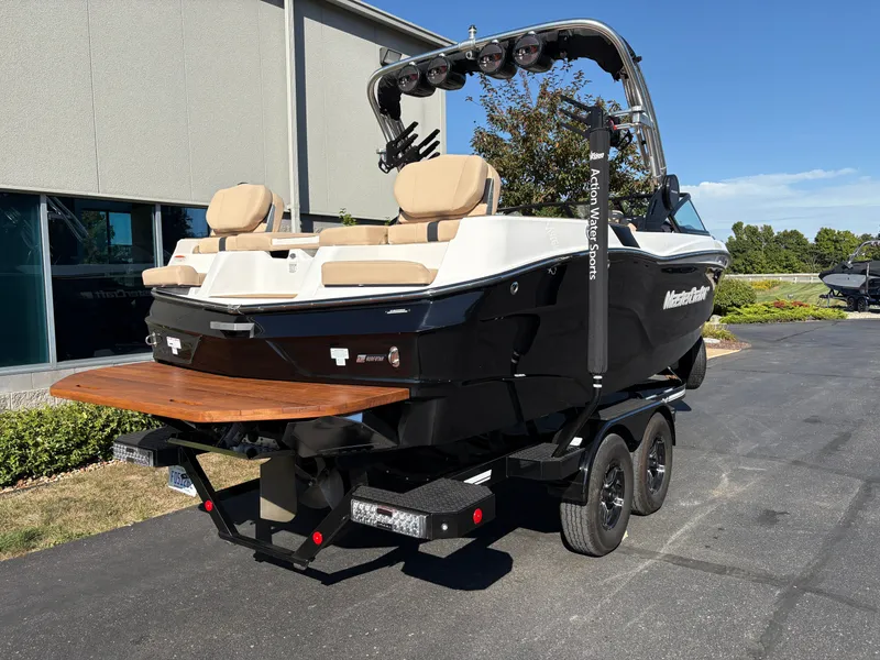 Slide: The Image of MasterCraft XT22 2023 - 4