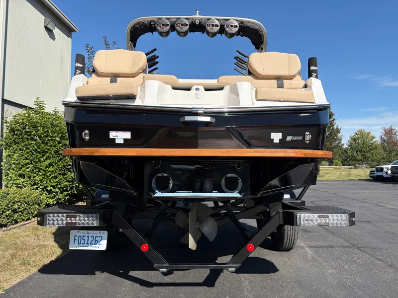 Slide: The Image of MasterCraft XT22 2023 - 5