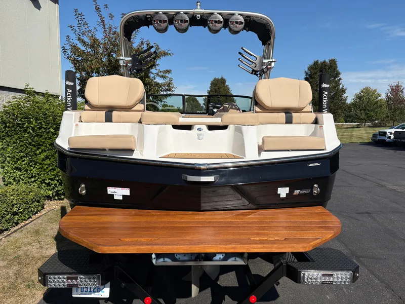 Slide: The Image of MasterCraft XT22 2023 - 6