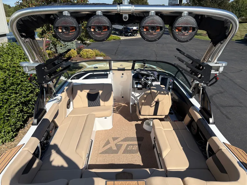 Slide: The Image of MasterCraft XT22 2023 - 8