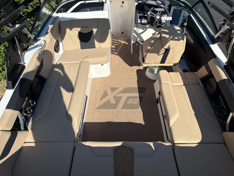 Slide: The Image of MasterCraft XT22 2023 - 9