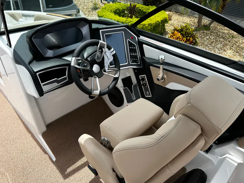 Slide: The Image of MasterCraft XT24 2023 - 10