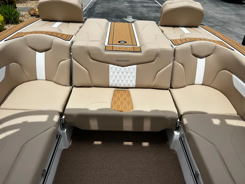 Slide: The Image of MasterCraft XT24 2023 - 13