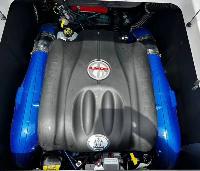 Slide: The Image of MasterCraft XT24 2023 - 17