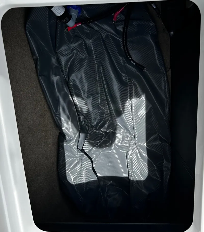 Slide: The Image of MasterCraft XT24 2023 - 18