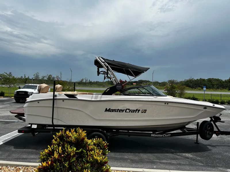 Slide: The Image of MasterCraft XT24 2023 - 3