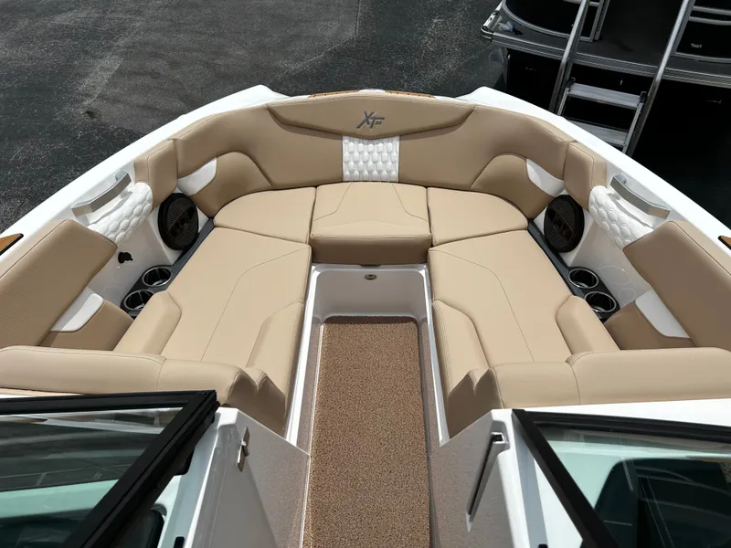 Slide: The Image of MasterCraft XT24 2023 - 9