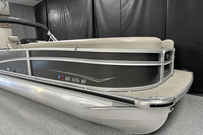Slide: The Image of Premier 230 Sunsation 2022 - 2