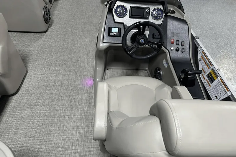 Slide: The Image of Premier 230 Sunsation 2022 - 8