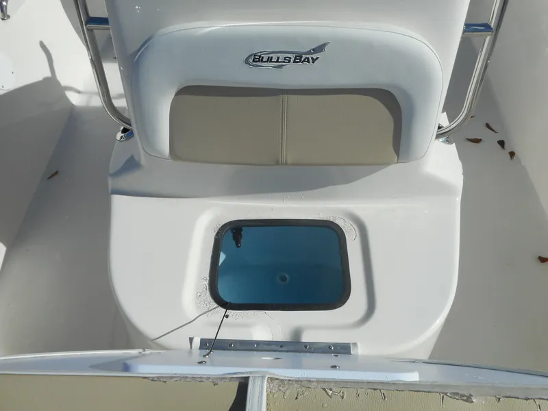 Slide: The Image of Bulls Bay 2000 2024 model boat seat and livewell - 5