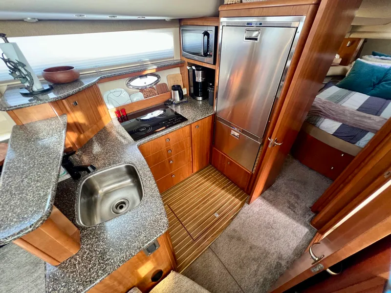 Slide: The Image of Meridian 408 Aft Cabin Motoryacht 2004 - 14