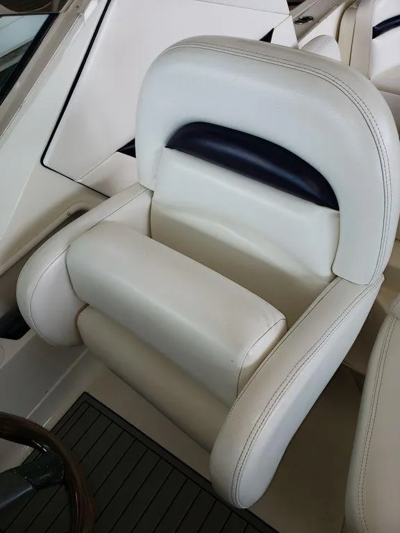 Slide: The Image of Captain's chair on 2008 Sea Ray 38 Sundancer boat. - 36