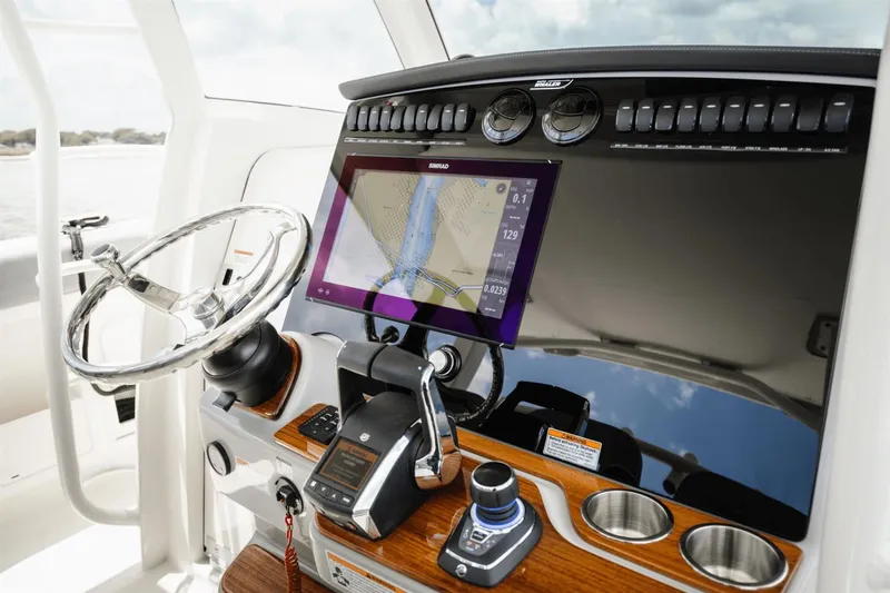 Slide: The Image of Boston Whaler 380 Outrage 2024 - 17