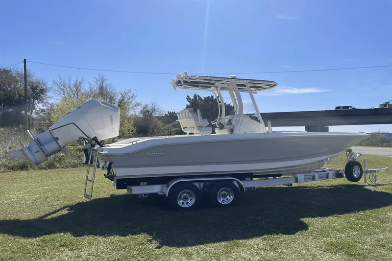 Slide: The Image of Boston Whaler 250 Dauntless 2024 - 1