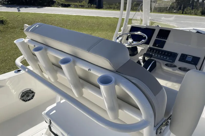 Slide: The Image of Boston Whaler 250 Dauntless 2024 - 7