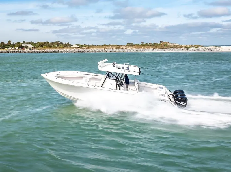 Slide: The Image of 2020 SeaHunter 35 Tournament boat speeding on water. - 4