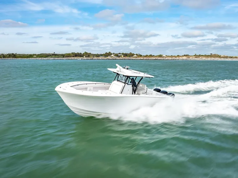 Slide: The Image of 2020 SeaHunter 35 Tournament boat speeding on water. - 5
