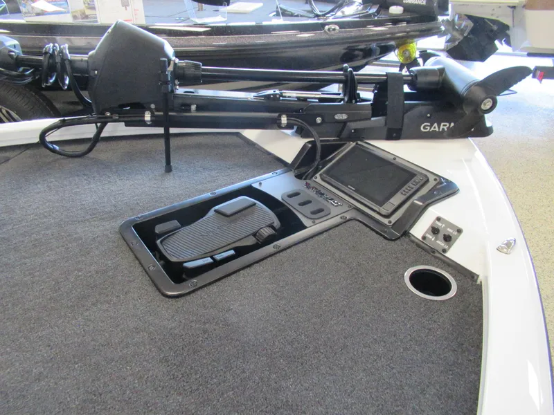 Slide: The Image of 2024 Vexus AVX 1980C boat with Garmin electronics and foot pedal. - 3