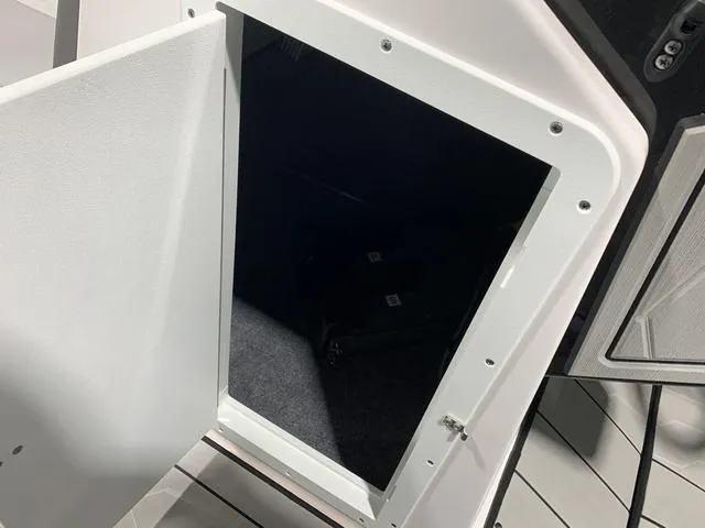 Slide: The Image of 2023 Yamaha Boats 252XE dashboard with touchscreen, controls, and phone holder. - 20