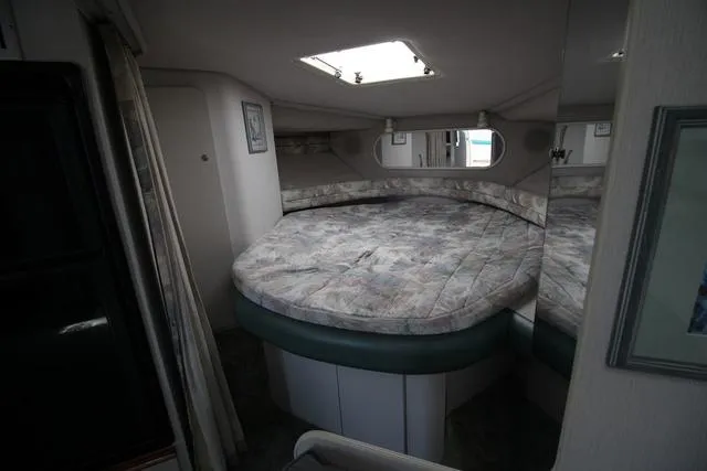 Slide: The Image of Cruisers Yachts 3675 Esprit 1994 - 25