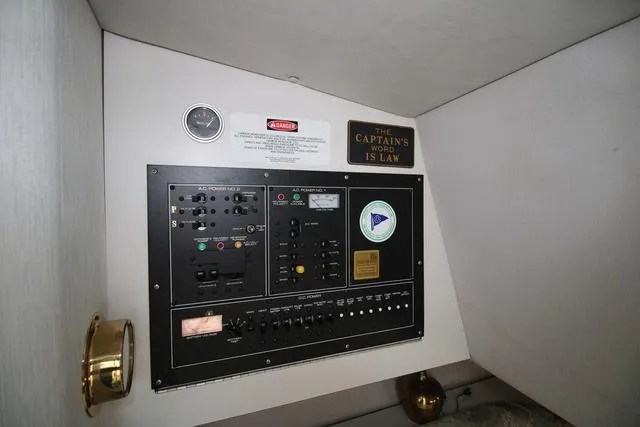 Slide: The Image of Cruisers Yachts 3675 Esprit 1994 - 34